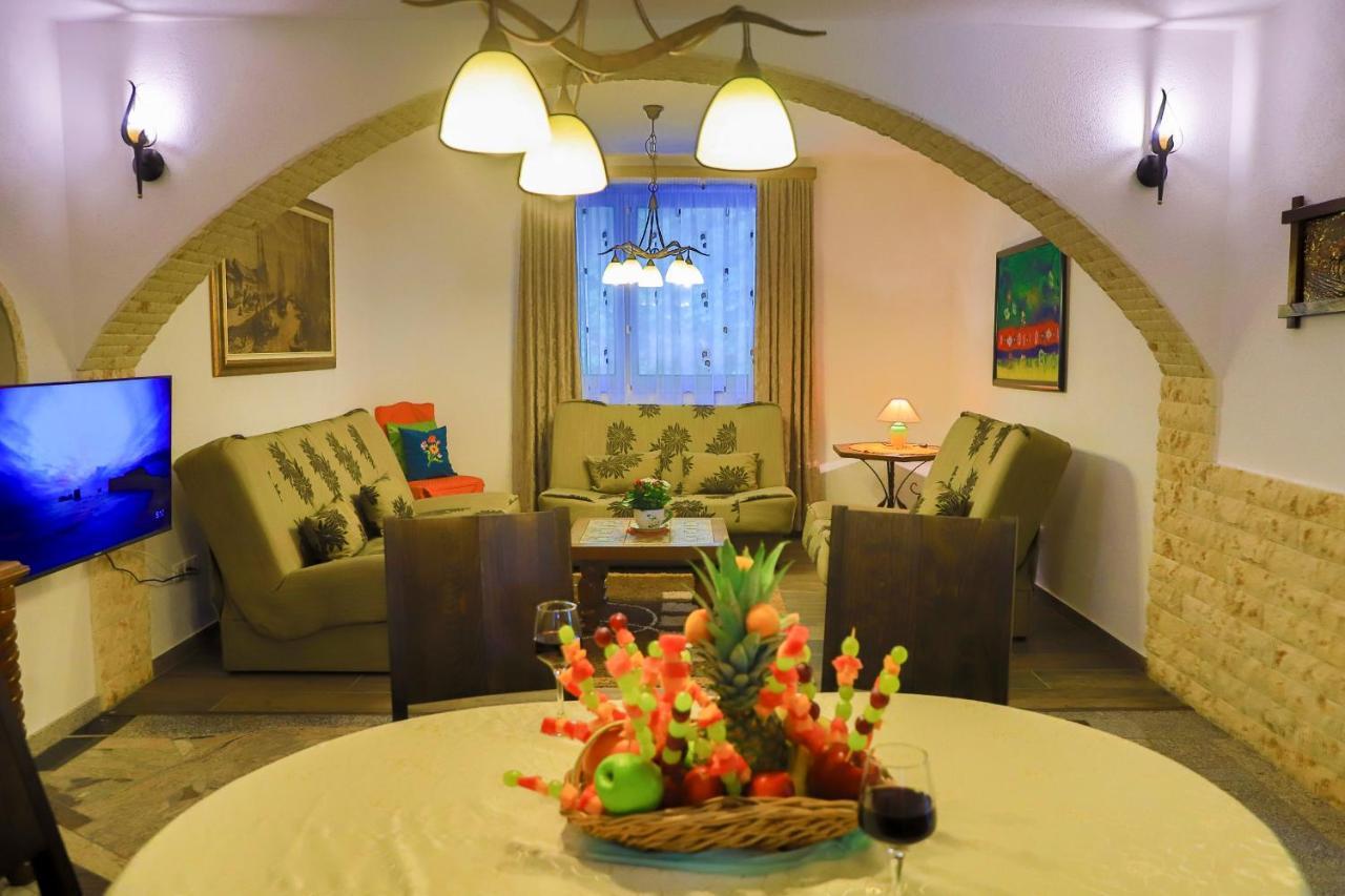 Apartments Oeneus Racic Екстер'єр фото