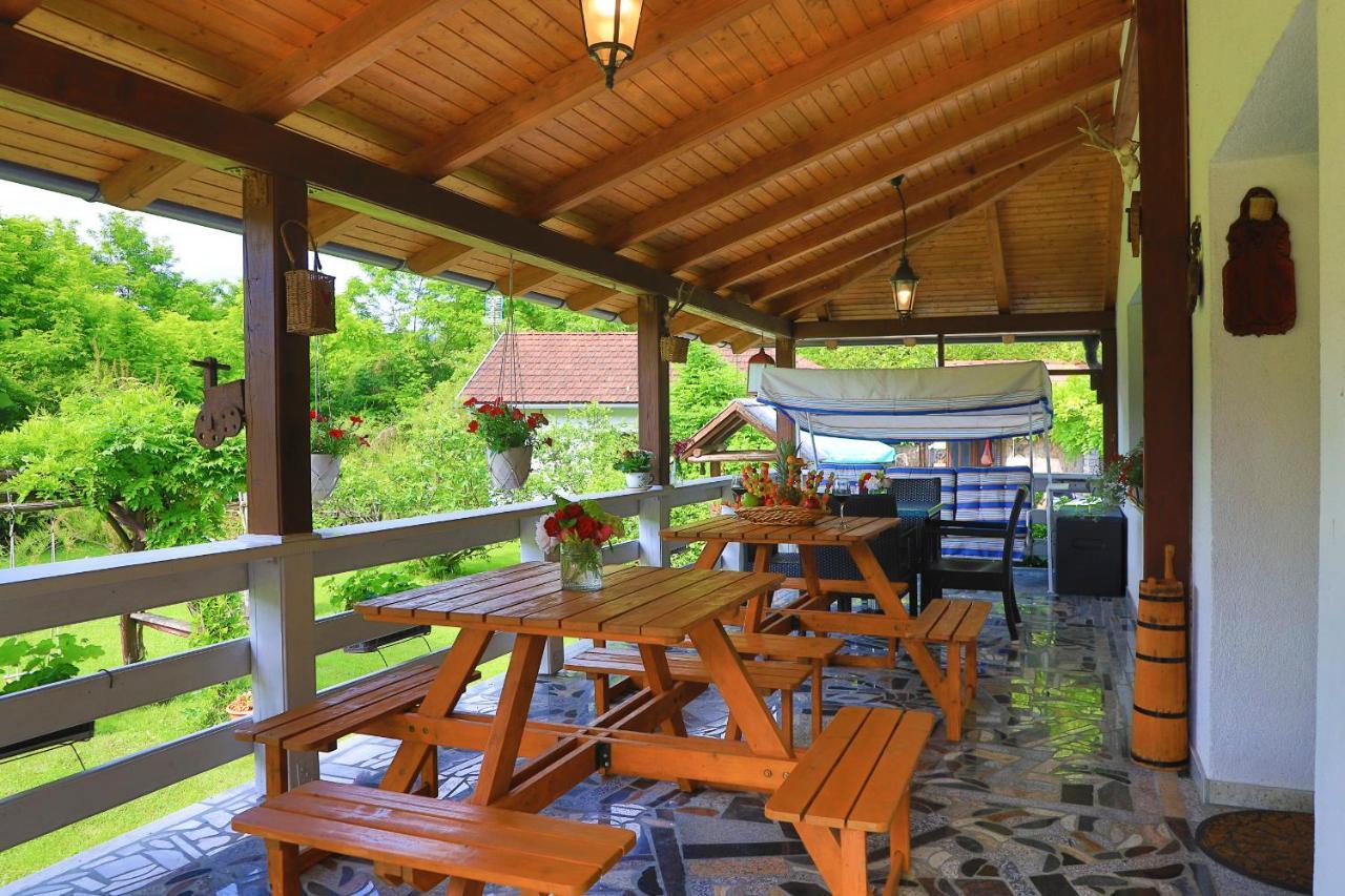 Apartments Oeneus Racic Екстер'єр фото