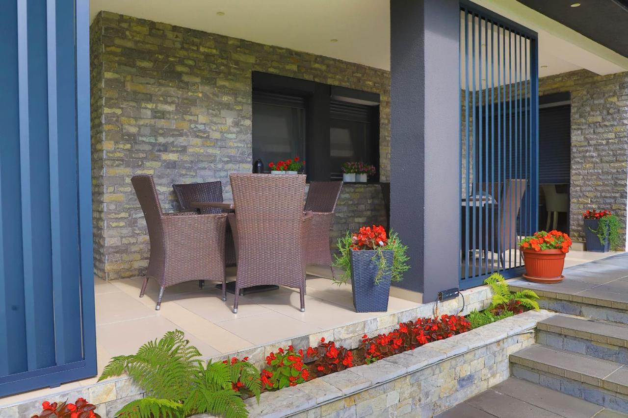Apartments Oeneus Racic Екстер'єр фото