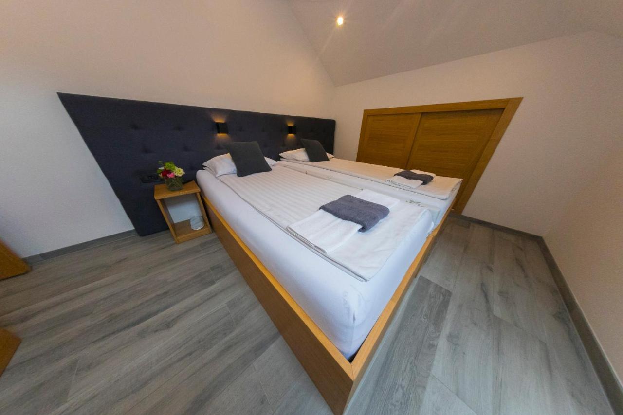 Apartments Oeneus Racic Екстер'єр фото